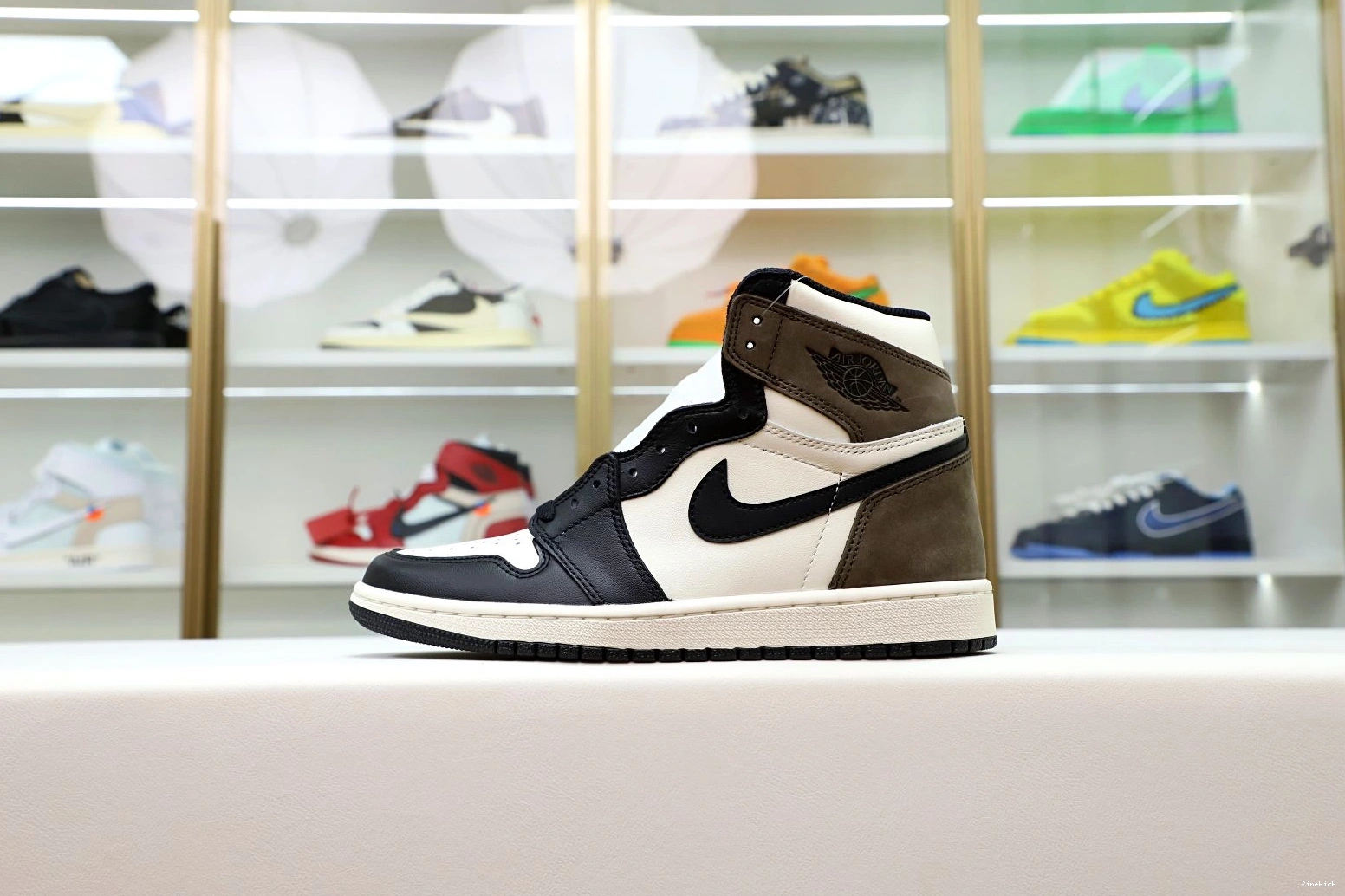 MOCHA' AIR 1 JORDAN OG HIGH RETRO 'DARK 0814